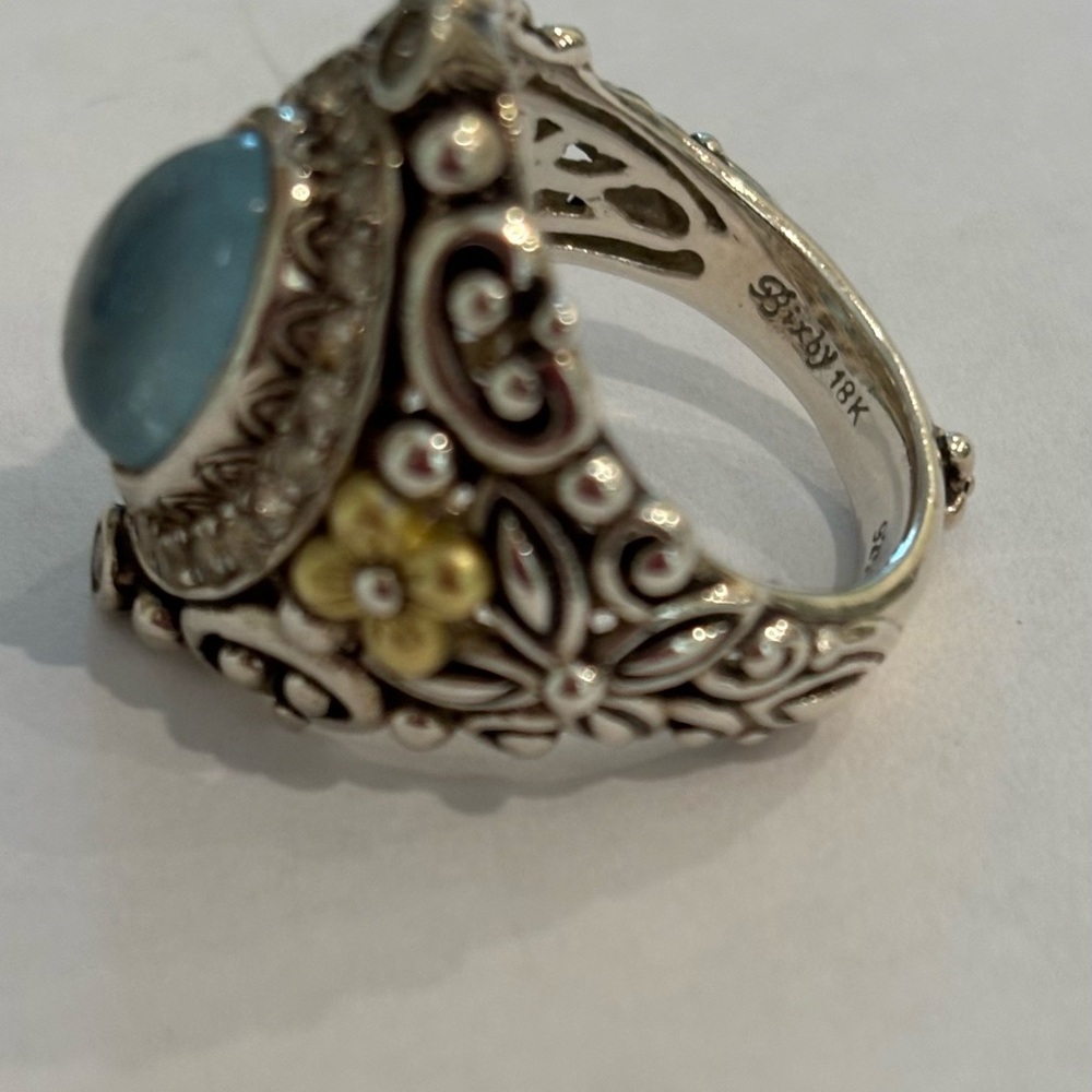 Elegant Silver and Gold Women's Ring with Blue Stone - Picture 3 of 4